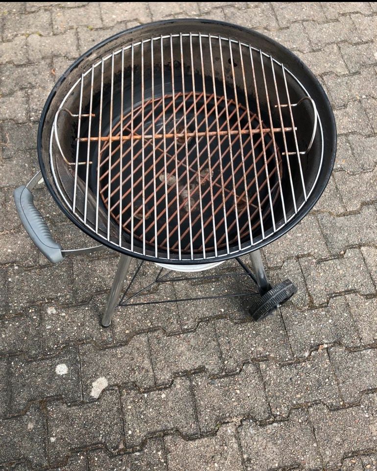 Weber Kettle 47cm Holzkohlegrill in Nürnberg (Mittelfr)