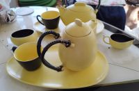 Zwei sehr poppige schwarz-gelbe Teeservice aus den 50er Jahren Mecklenburg-Vorpommern - Hintersee Vorschau