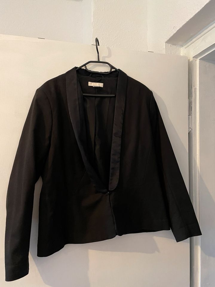 Blazer/Schwarz in Pulheim