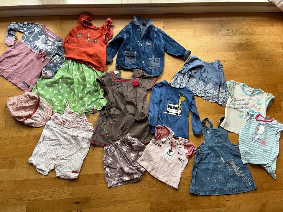 14 x Sommerpaket 86/92 Oberteile Hose Kleider Mädchen in Berlin