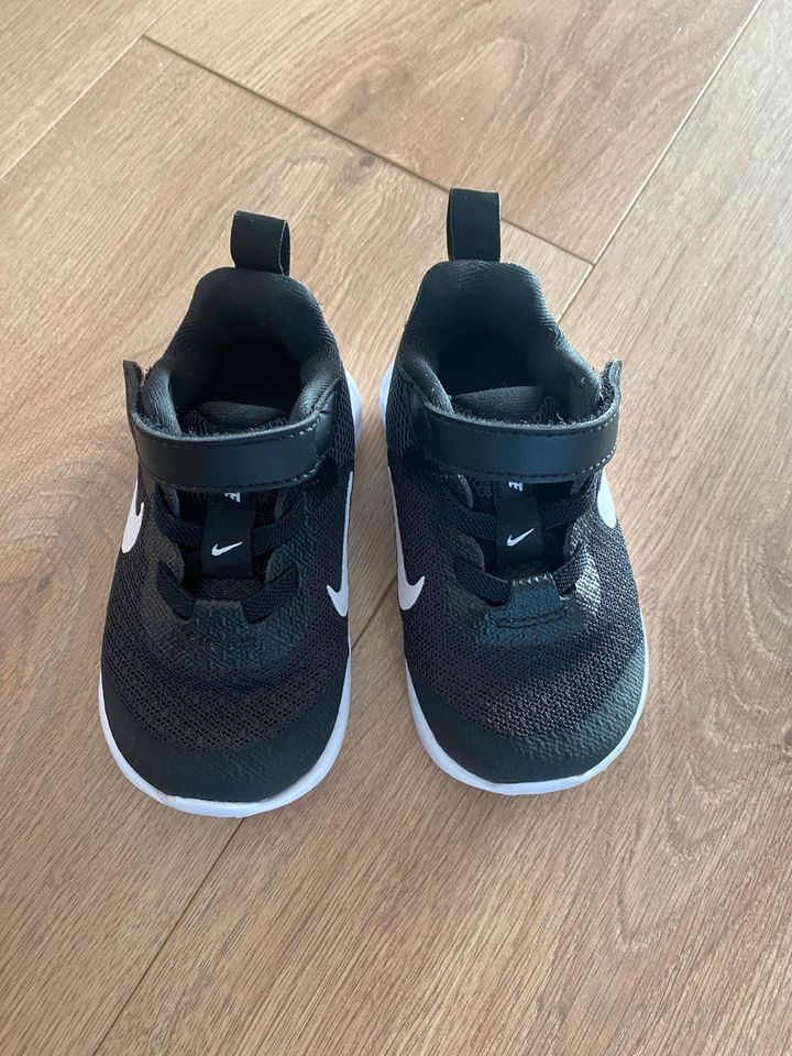 Nike Kinder/Baby Schuhe Gr. 19,5 *NEU* in Bad Bocklet