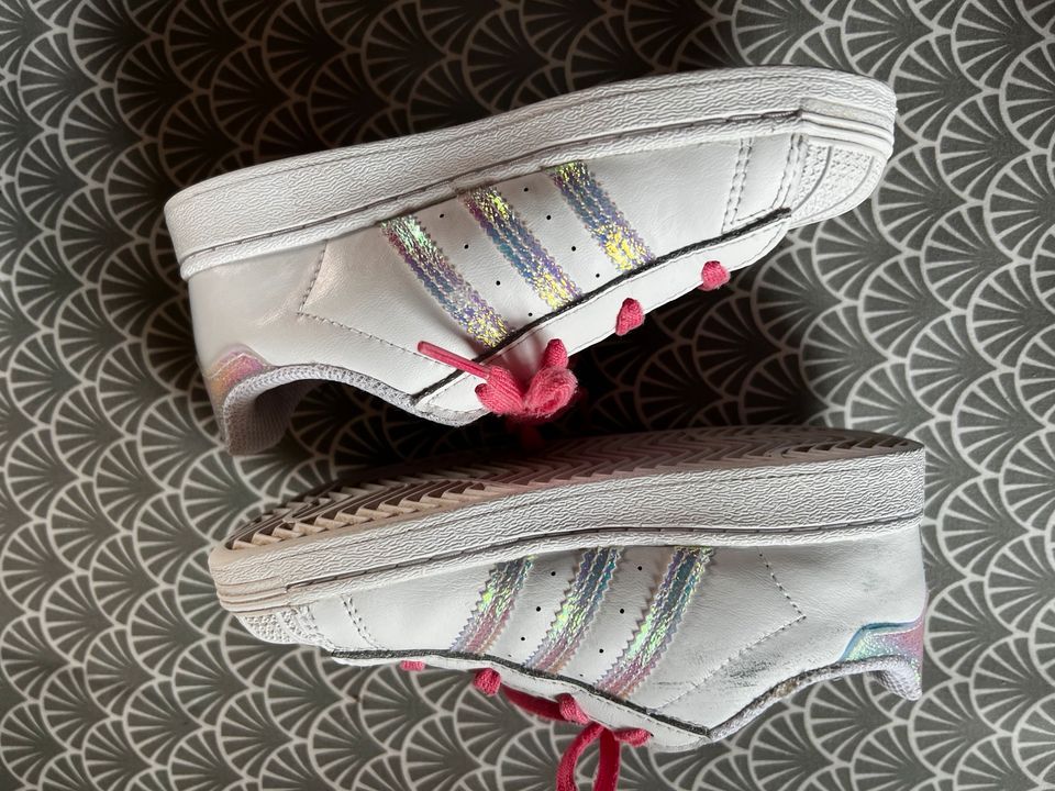 Adidas Schuh Gr 27 Mädchen weiß rosa in Heiligenhafen 