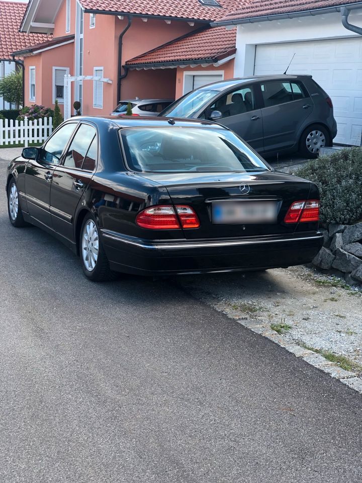 W210 E-Klasse 320 (Facelift) in Schöllnach