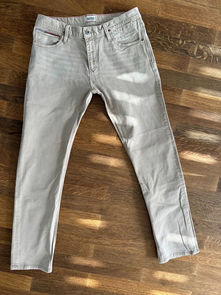 Hilfiger Jeans, W34/L34 in Lich