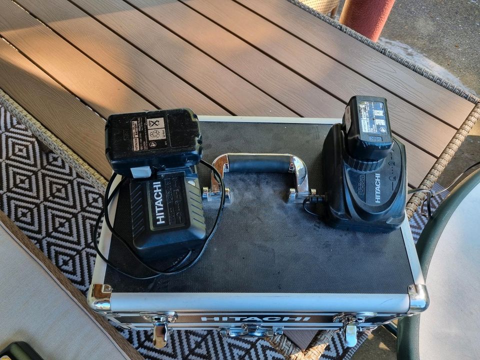 Hitachi Koffer mit schlagbohrschrauber 18v und Akku Schrauber 10. in Lübben