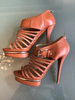 Le Silla stylische Leder Highheels Gr. 39 sehr gut Niedersachsen - Gehrden Vorschau