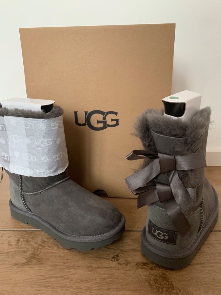 UGG Boots grau neu, ungetragen Bailey Bow II in Haan