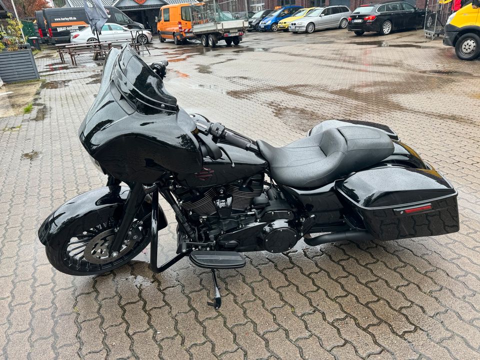 Harley Davidson Street Glide Spezial Black 114CUI in Hamburg