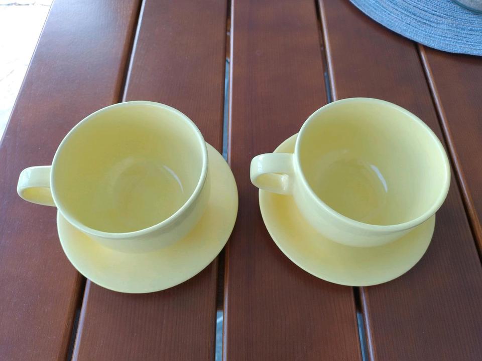 2 unbeschädigte große Cappuchinotassen mit Unterteller i in Engen