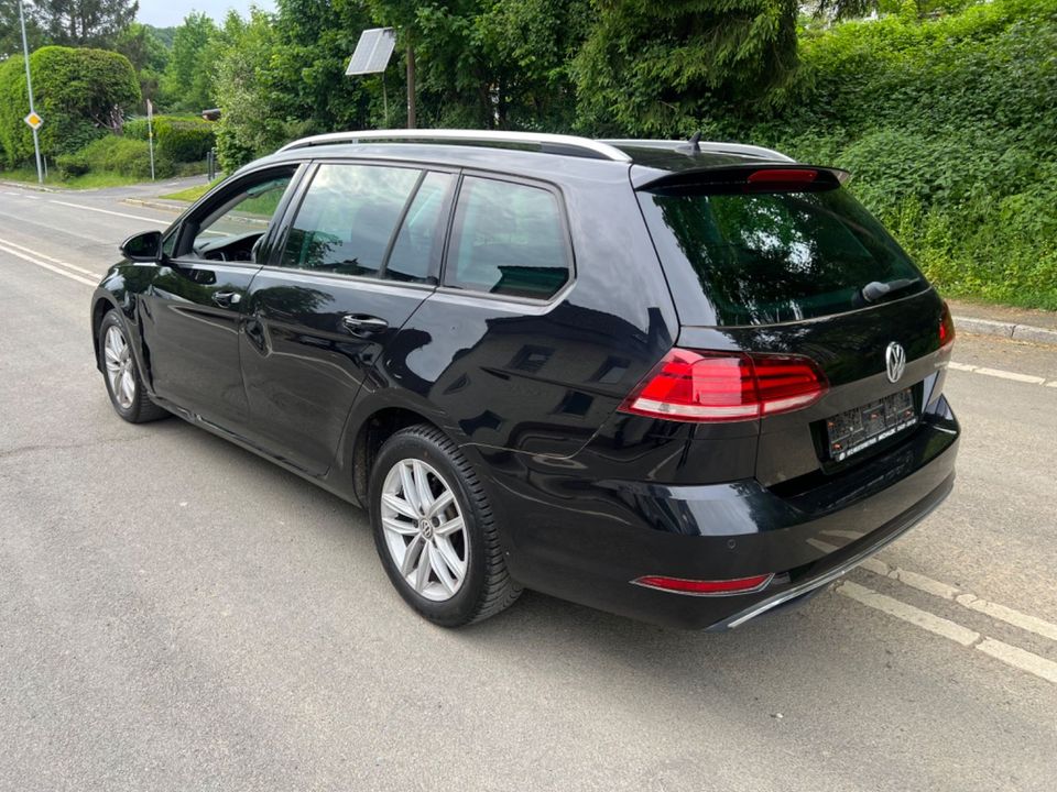 Volkswagen Golf VII 1,6 TDI *LED-SCHEINWERFER*NAVI*FACELIFT in Overath