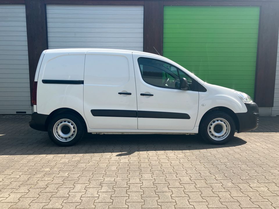 Peugeot Partner L1 Premium *MOD.2019* 1.HAND*NAVI*PDC*SCHECKHEFT* in Hagen