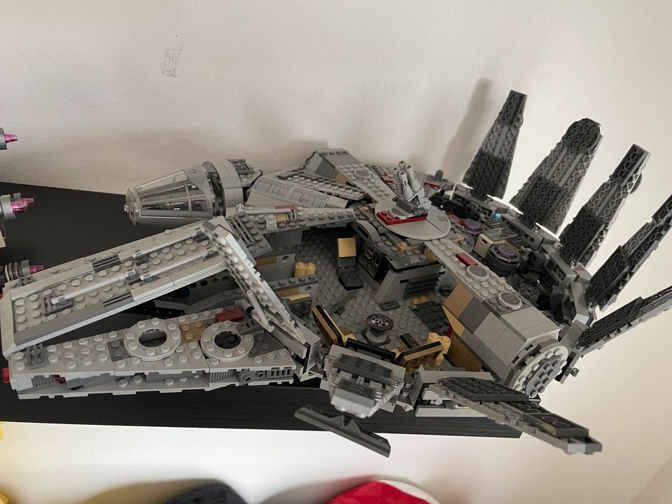 Lego Star Wars 75105 Falcon in Bochum