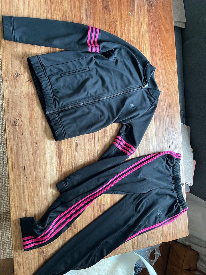 Jogginganzug Adidas schwarz pink Jogginghose Sweatshirtjacke in Fürth