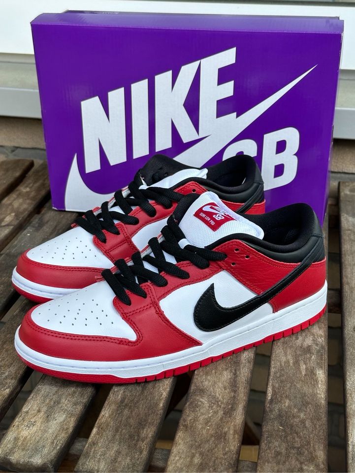 Nike SB Dunk Low Pro J-Pack Chicago 44 Varsity Red in Krefeld