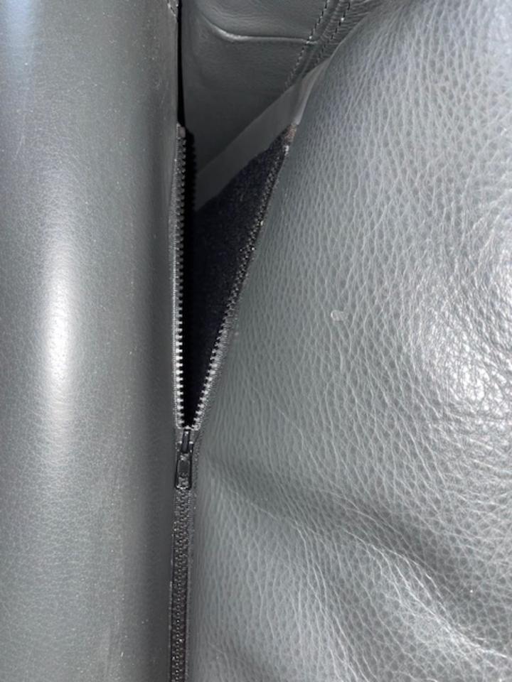Ledersofa 2 Sitzer 3 Sitzer Sessel Hocker Leder schwarz Sofa in Bad Salzungen
