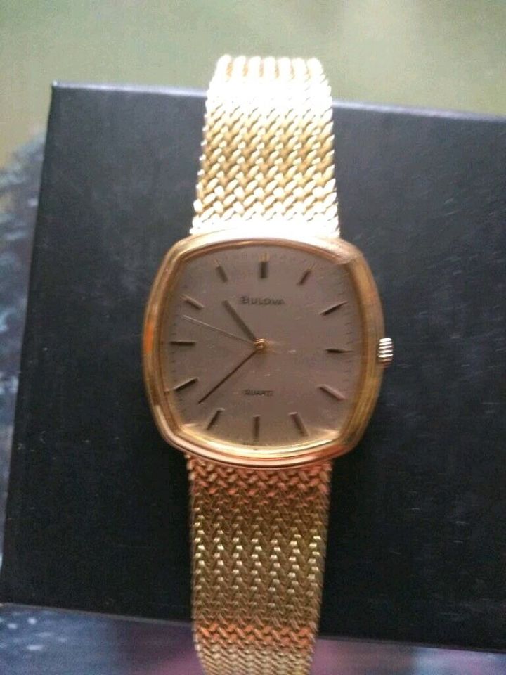 Vintage Edle Bulova Uhr Komplett in Gold Quartz Retro in Schönwalde (Vorpommern)