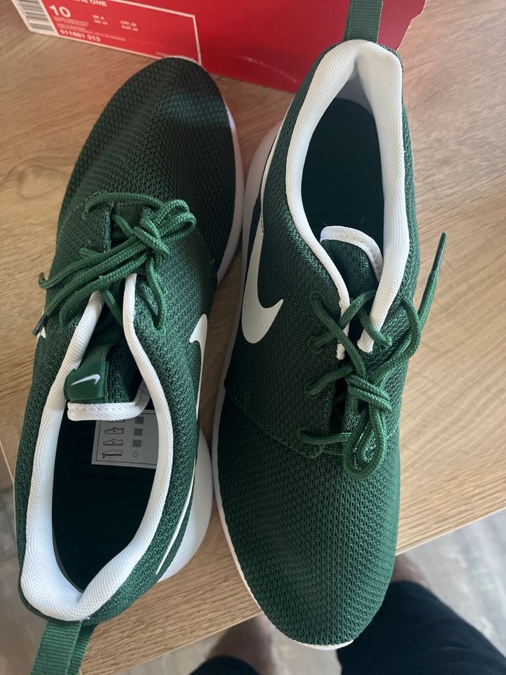 Herren Schuhe Nike Roshe One Gr.44 dunkelgrün NEU Ovp in Oldenburg