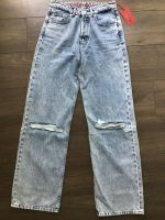 HUGO BOSS Jeans hellblau weit hohe Taille distressed 27/34 NEU! Niedersachsen - Lüneburg Vorschau