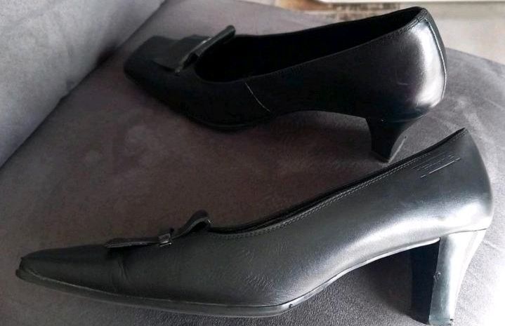 TAMARIS Schuhe Gr 39 schwarz silber Leder Pumps in Schöpstal