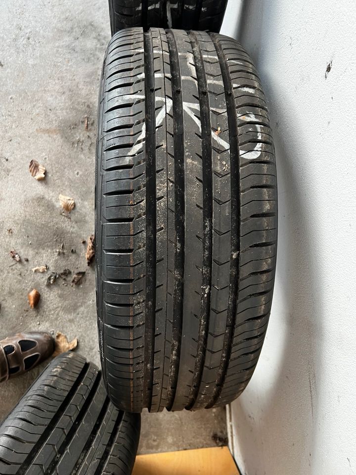 225/60 R17 V Sommerreifen in Nieheim