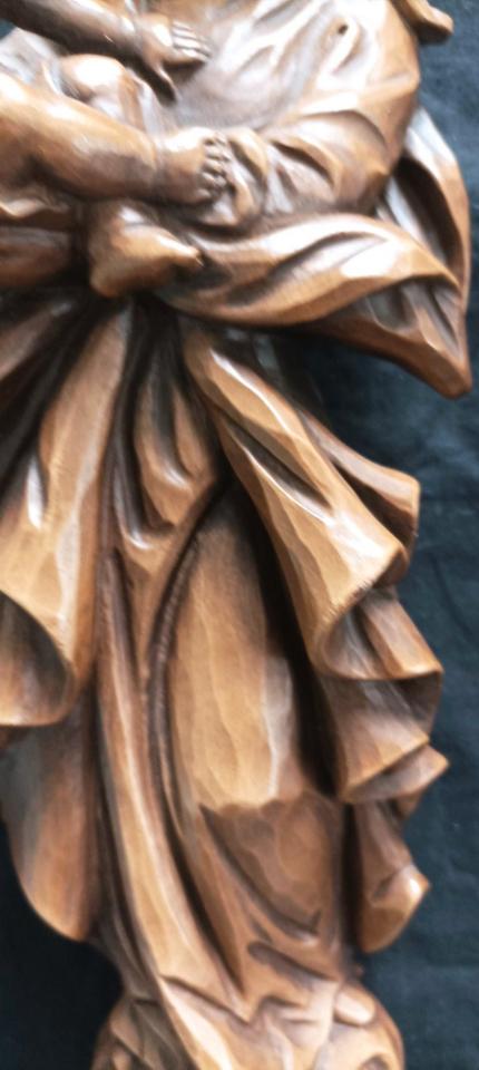 Sehr schöne Madonna mit Jesukind Holz-Optik H v. M Material? in Schweitenkirchen