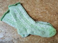 Wollsocken  Gr. 38/39 Handarbeit grün/ weiß Nordrhein-Westfalen - Bad Laasphe Vorschau