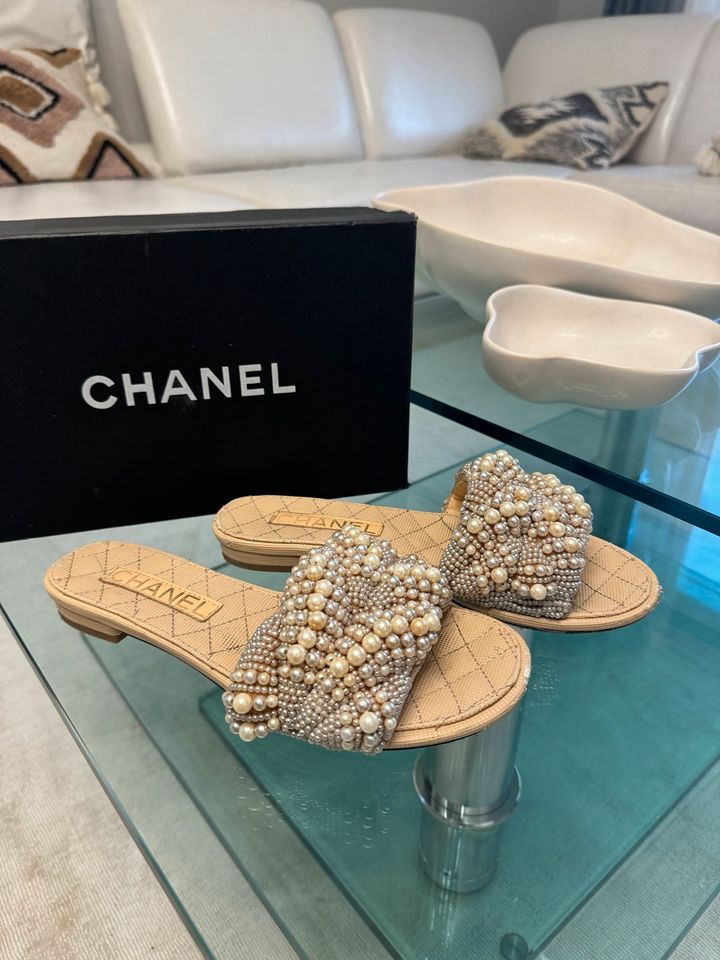 Chanel Perlen Sandalen 39 in Sinzig