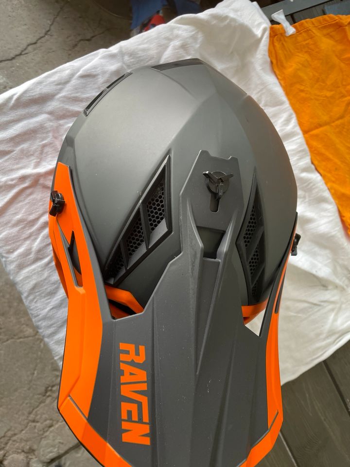 Motocross Helm große XL (61-62 )1050 g in Worms