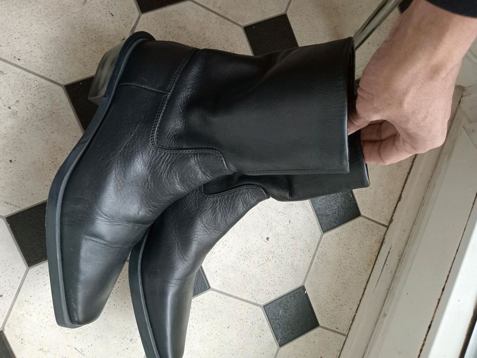 Damenstiefel neuwertig  Mark Zara original große 39 in Düsseldorf