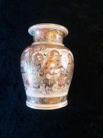 Vase Porzellan chinesisch mit Beschädigung Nordrhein-Westfalen - Velbert Vorschau