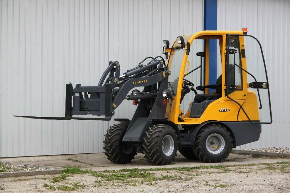 Hoflader Eurotrac W11 Kabine Kubota Hoftrac Radlader Lader Trac in Obertaufkirchen