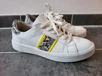 Tamaris Schuhe Sneaker weiß neon Gr. 39 Niedersachsen - Langenhagen Vorschau