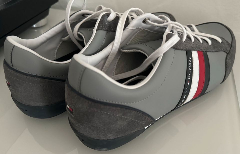 Tommy Hilfiger Sneaker Gr. 44 neuwertig in Wiesentheid