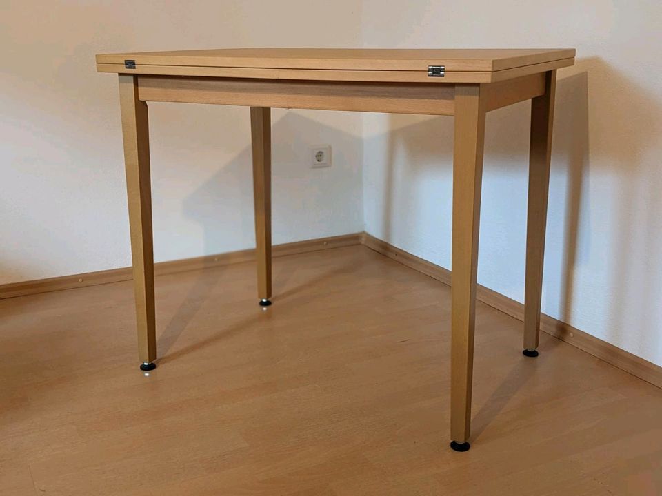 Tisch und 4 Stühle (Buche-Optik) in Arnsberg