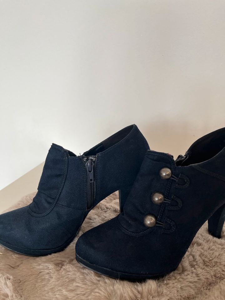 Stiefelette blau neu in Günzburg