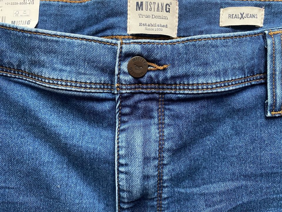 Mustang Chicago Jeans Shorts Z Gr.: W52 in Görlitz