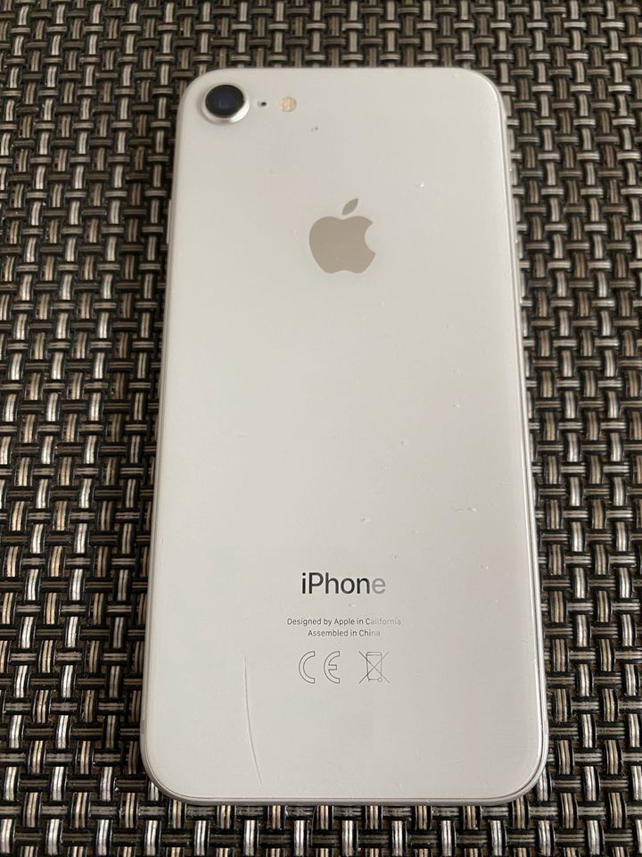 iPhone 8  64 GB in Weißenburg in Bayern