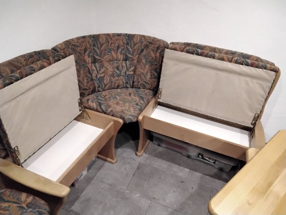 Eckbank mit Tisch und 3 Stühlen Erle rustikal in Bad Vilbel