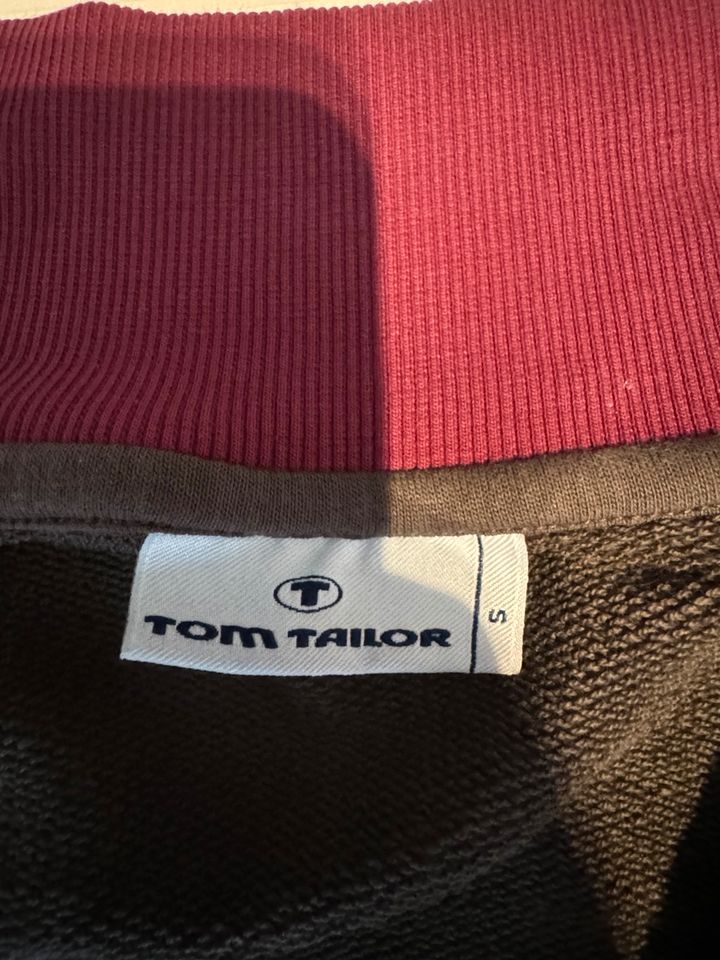 Ich verkaufe ein Tom Tailor Oberteil mit Reißverschluss in Sersheim