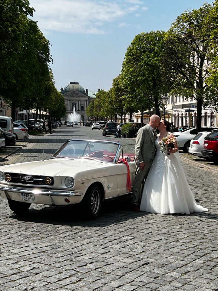 Mustang als Hochzeitsauto mieten - weiß, Cabrio, V8 mit Chauffeur in Pirna