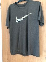 Nike T-Shirt Shirt Sportshirt Camouflage Sport workout Bayern - Straubing Vorschau