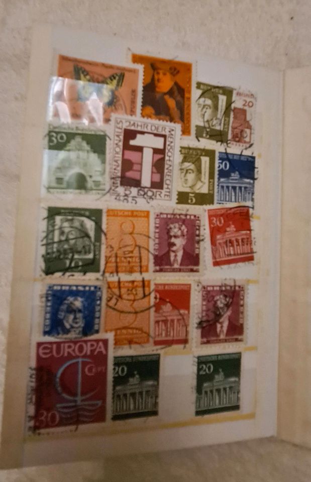 Altes Briefmarkenalbum Briefmarkensammlung versch Länder in Berlin