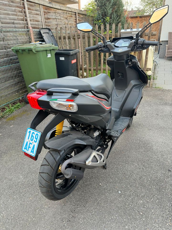 Aprilia SR 50 R  BJ 2016  690 in Stuttgart