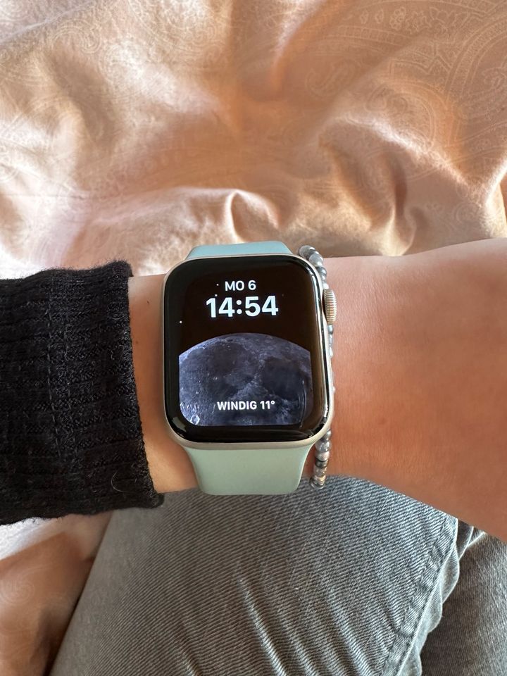 Apple Watch SE in Pewsum