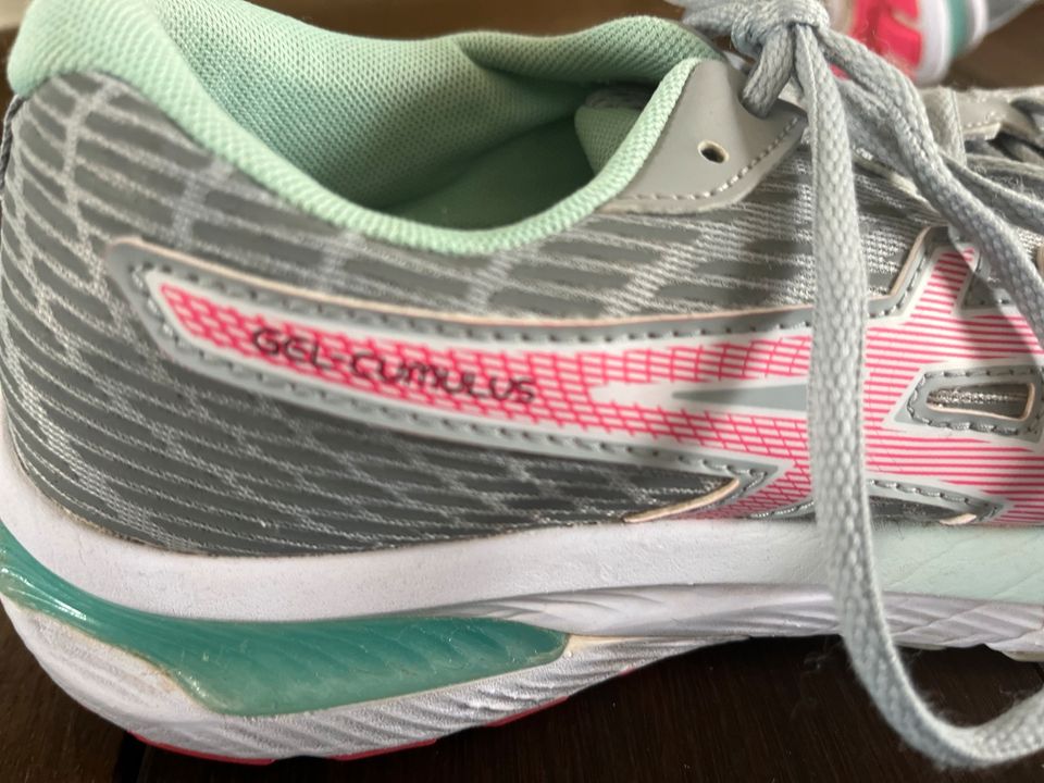 Asics Gel Cumulus Damen Laufschuhe, Größe 40,  US 7, 25.25 cm in Königstein im Taunus