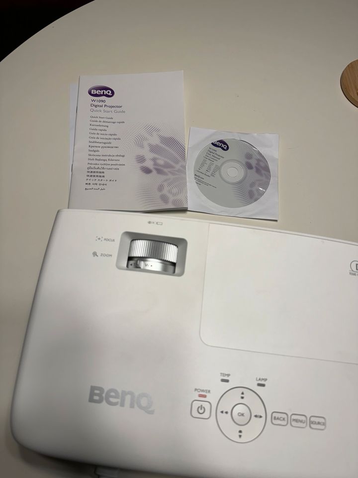 Benq Beamer inkl Halterung in Obergünzburg