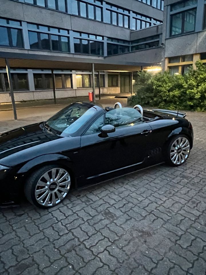 Audi TT  Cabrio selten in Düsseldorf