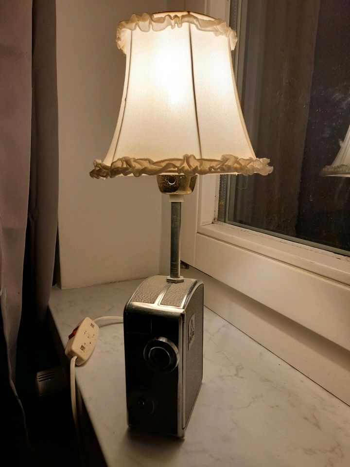 Lampe .Tischlampe. vintage Lampe. Deko Lampe in Leisnig