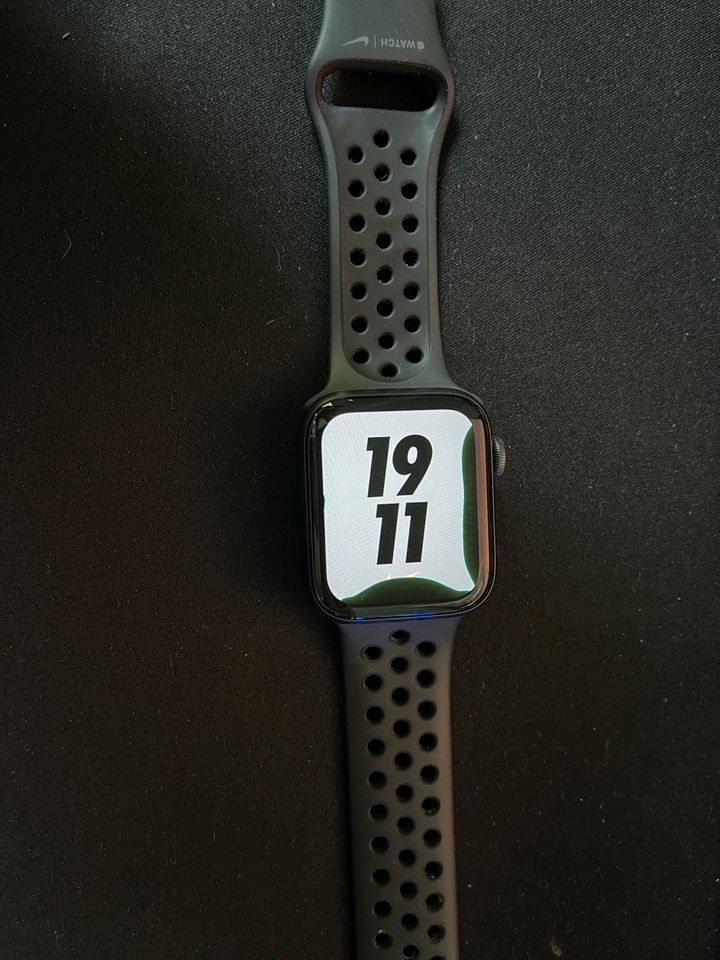 Appel Watch Nike s6 44mm in Wunsiedel
