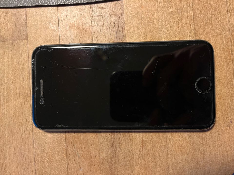 iPhone 8 64gb schwarz + 2x Panzerglas in Barßel